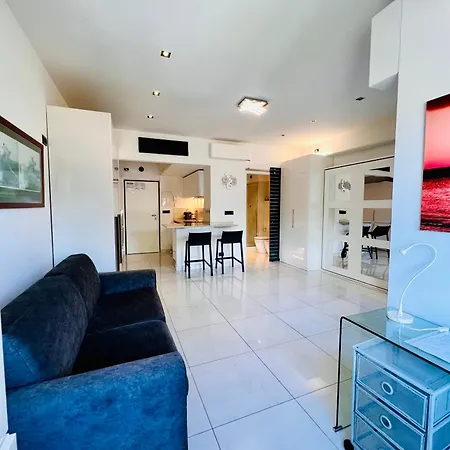 Apartment La Loggia Sul Mare *